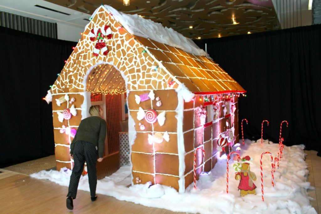 how-to-build-a-gingerbread-house-the-new-york-times